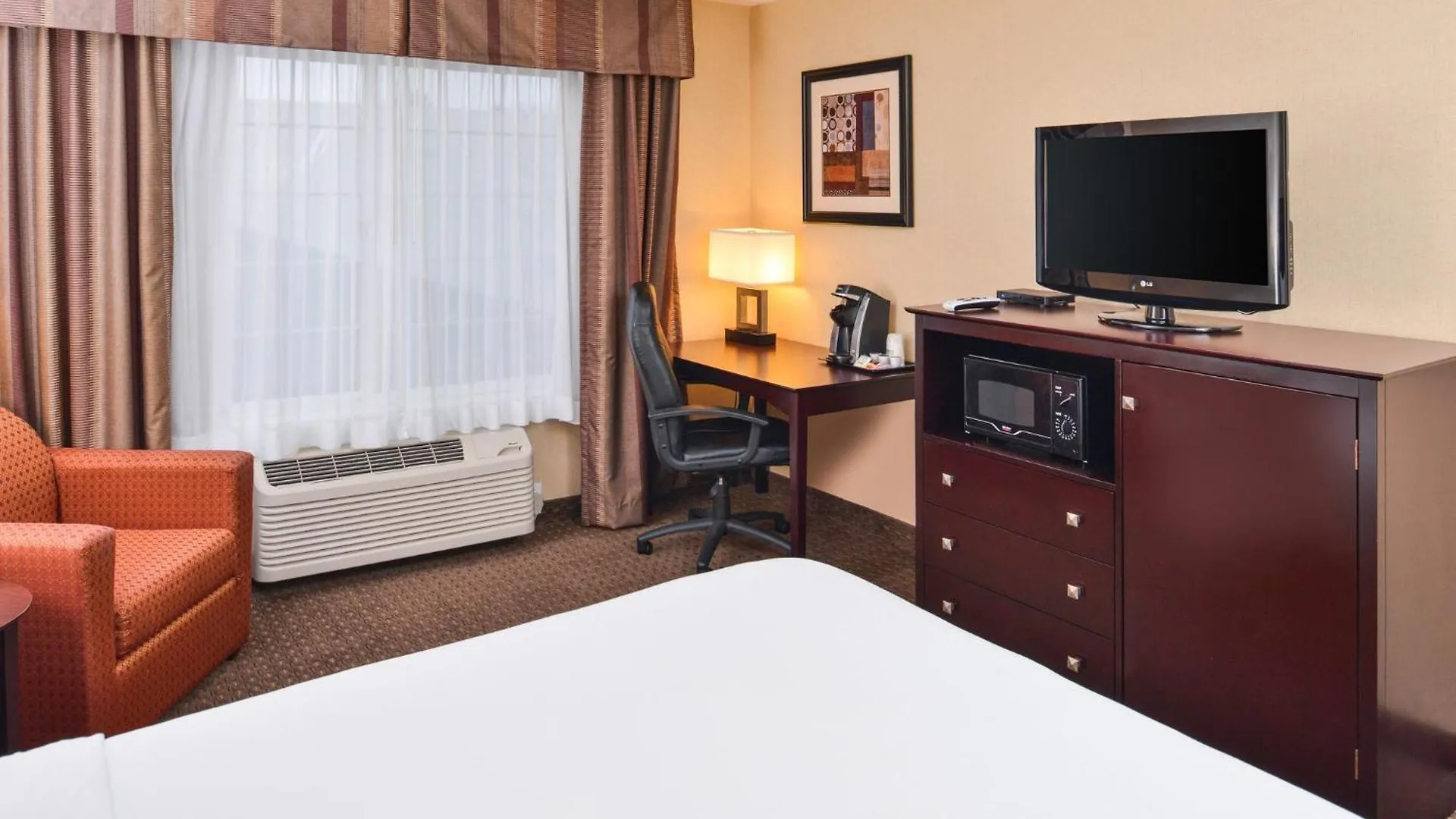 Holiday Inn Express Hotel & Suites Portland - Jantzen Beach By Ihg