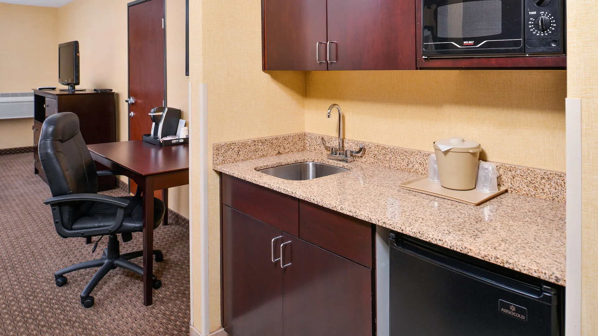 Holiday Inn Express Hotel & Suites Portland - Jantzen Beach By Ihg