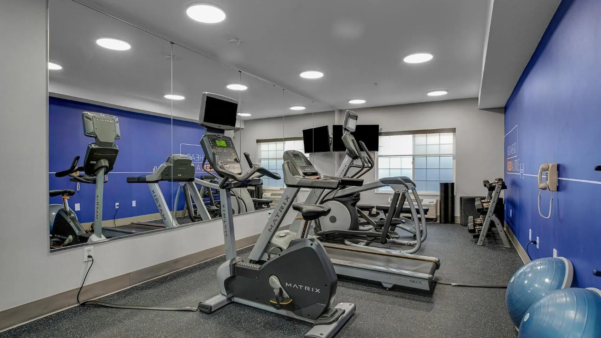 Holiday Inn Express Hotel & Suites Portland - Jantzen Beach By Ihg