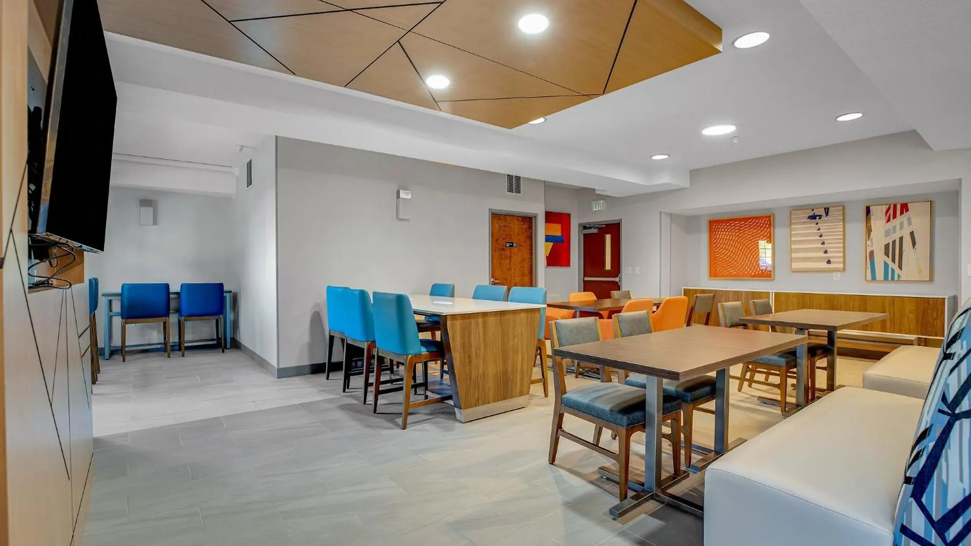 Holiday Inn Express Hotel & Suites Portland - Jantzen Beach By Ihg
