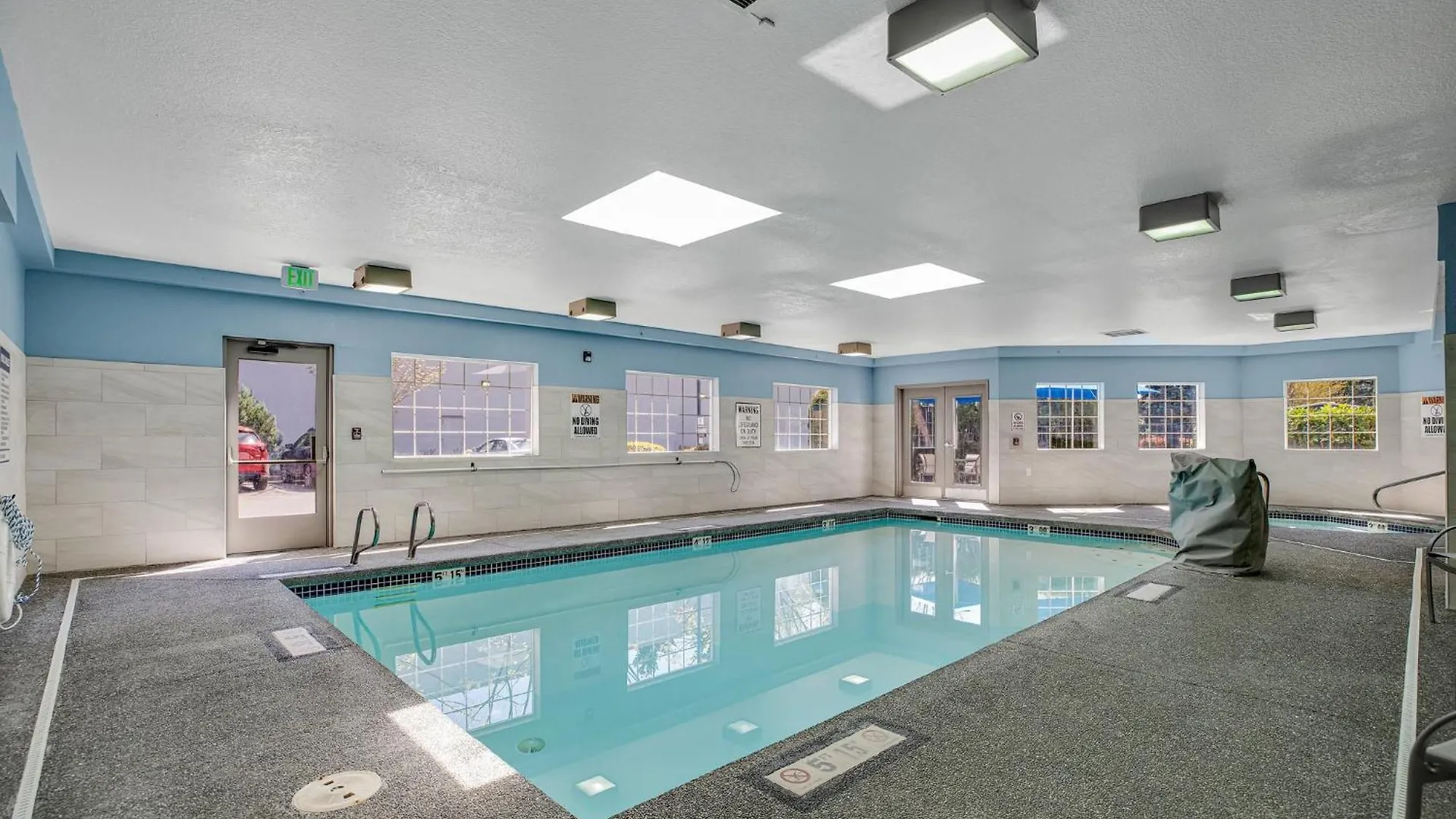 Holiday Inn Express Hotel & Suites Portland - Jantzen Beach By Ihg