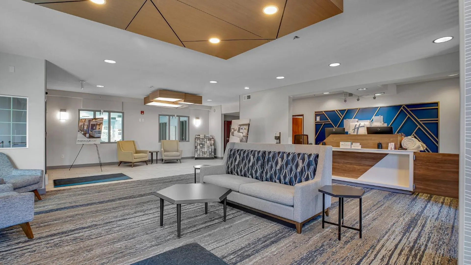 Holiday Inn Express Hotel & Suites Portland - Jantzen Beach By Ihg 3*,