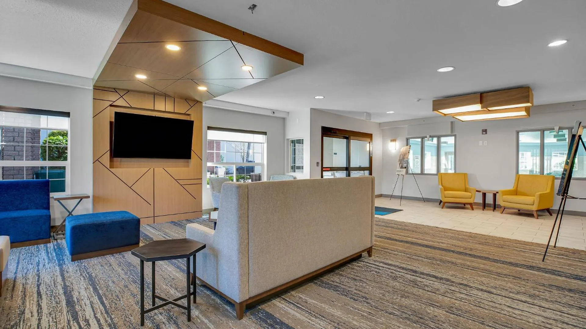 Holiday Inn Express Hotel & Suites Portland - Jantzen Beach By Ihg