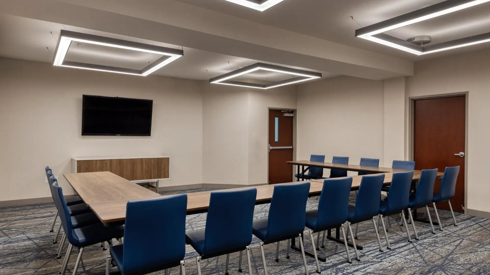 Holiday Inn Express Hotel & Suites Portland - Jantzen Beach By Ihg