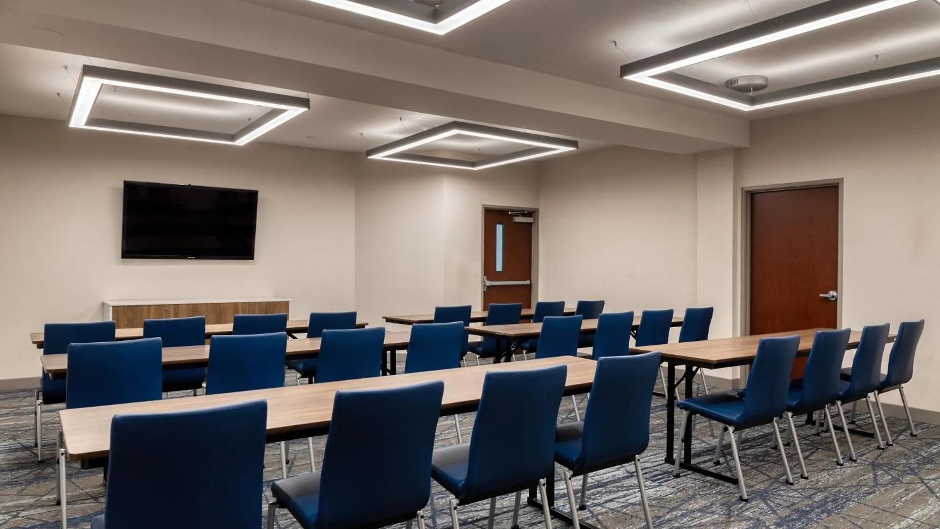 ***  Holiday Inn Express Hotel & Suites Portland - Jantzen Beach By Ihg United States