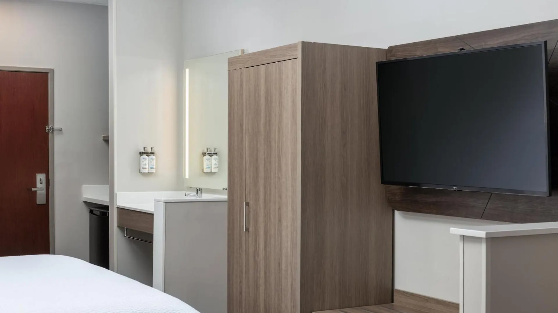 Holiday Inn Express Hotel & Suites Portland - Jantzen Beach By Ihg