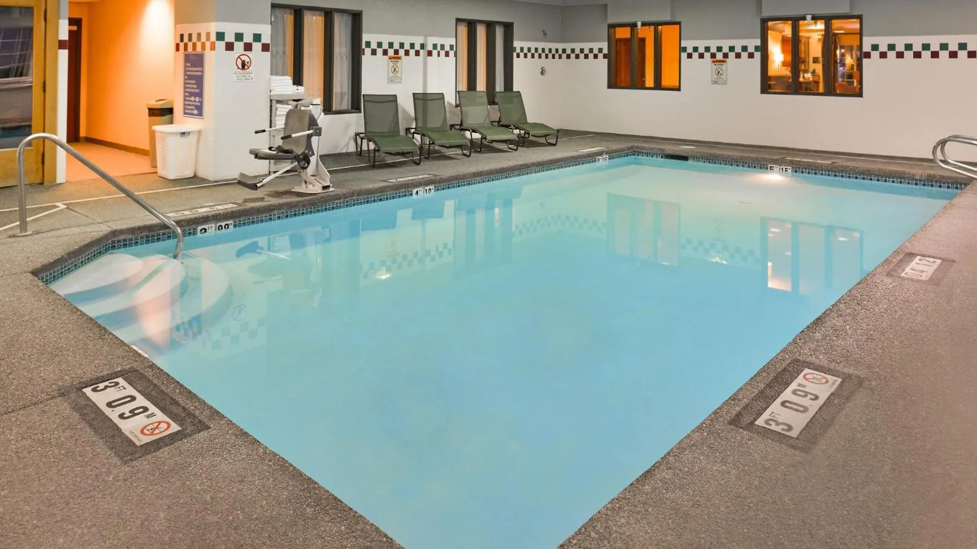 Holiday Inn Express Hotel & Suites Portland - Jantzen Beach By Ihg