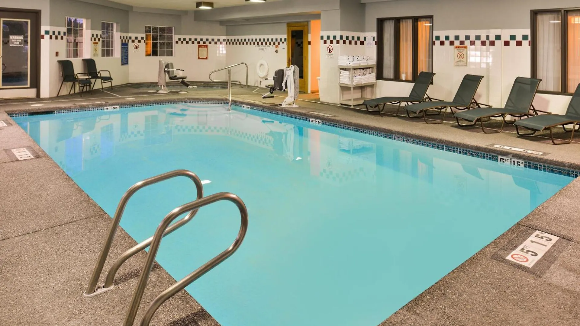 Holiday Inn Express Hotel & Suites Portland - Jantzen Beach By Ihg