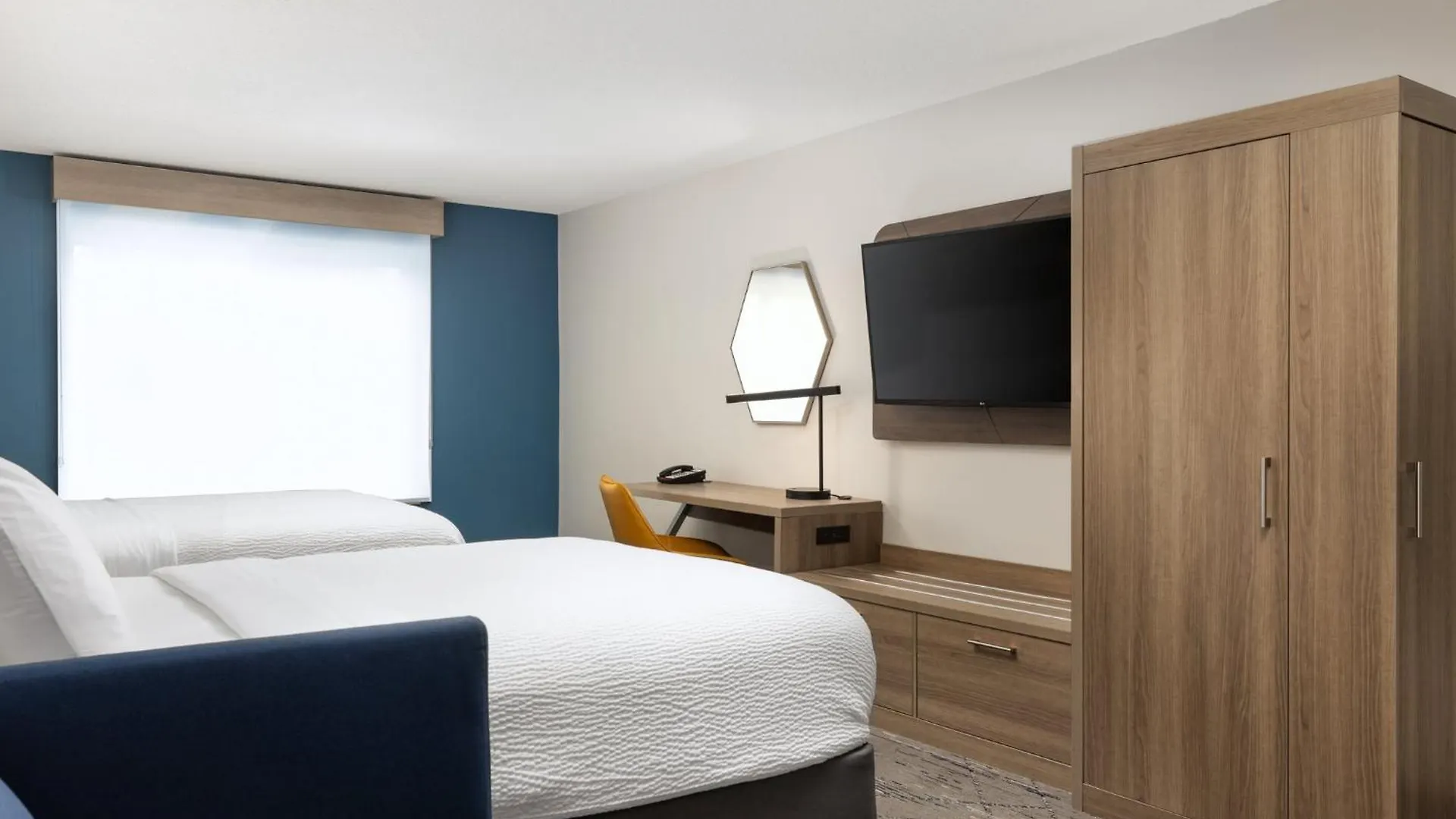 Holiday Inn Express Hotel & Suites Portland - Jantzen Beach By Ihg