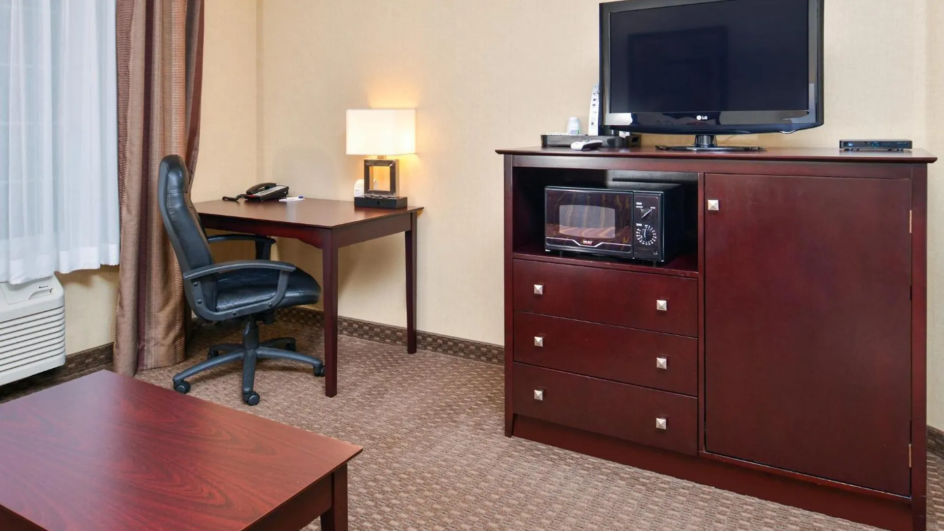 Holiday Inn Express Hotel & Suites Portland - Jantzen Beach By Ihg 3*,