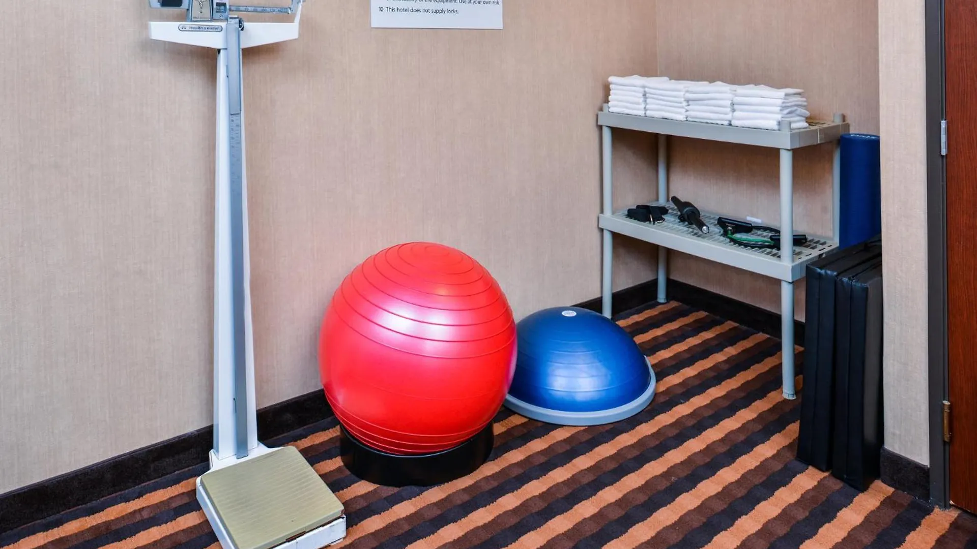 Holiday Inn Express Hotel & Suites Portland - Jantzen Beach By Ihg
