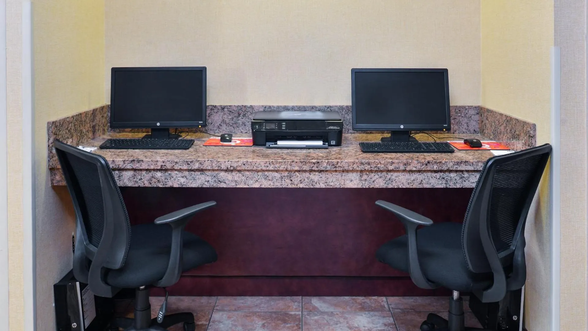Holiday Inn Express Hotel & Suites Portland - Jantzen Beach By Ihg